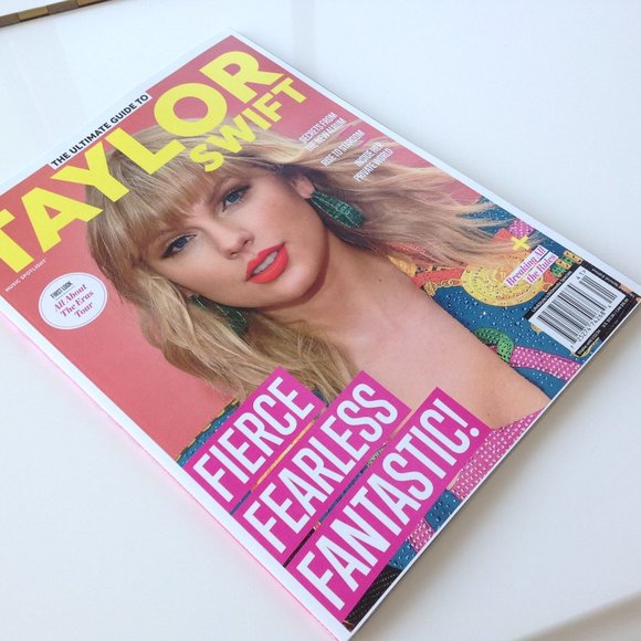 The Ultimate Guide to TAYLOR SWIFT - Picture 2 of 8